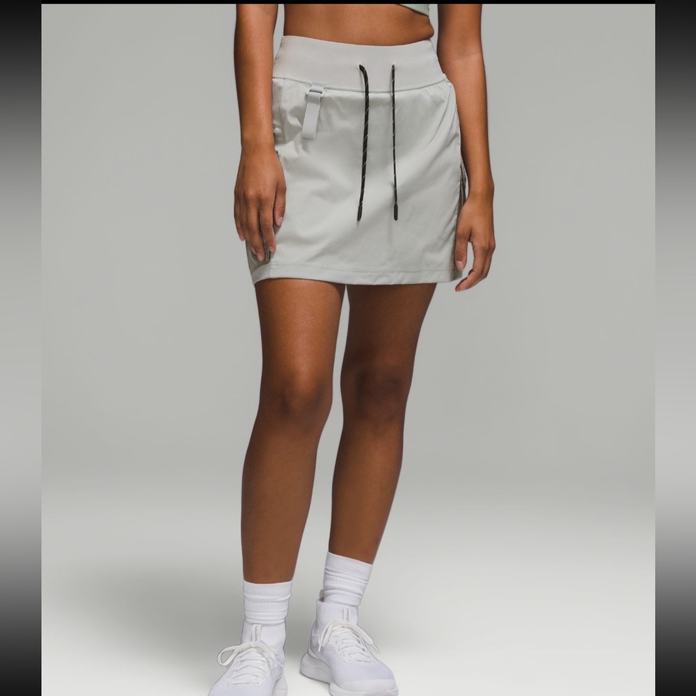 NWT LULULEMON Multi pocket cargo skirt seal grey size 4 Small